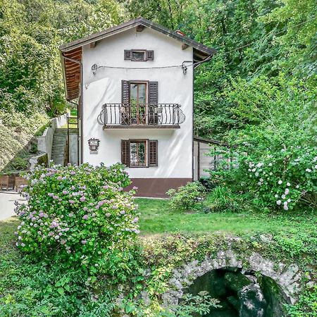 House By The Stream - Happy Rentals Avce Exterior photo