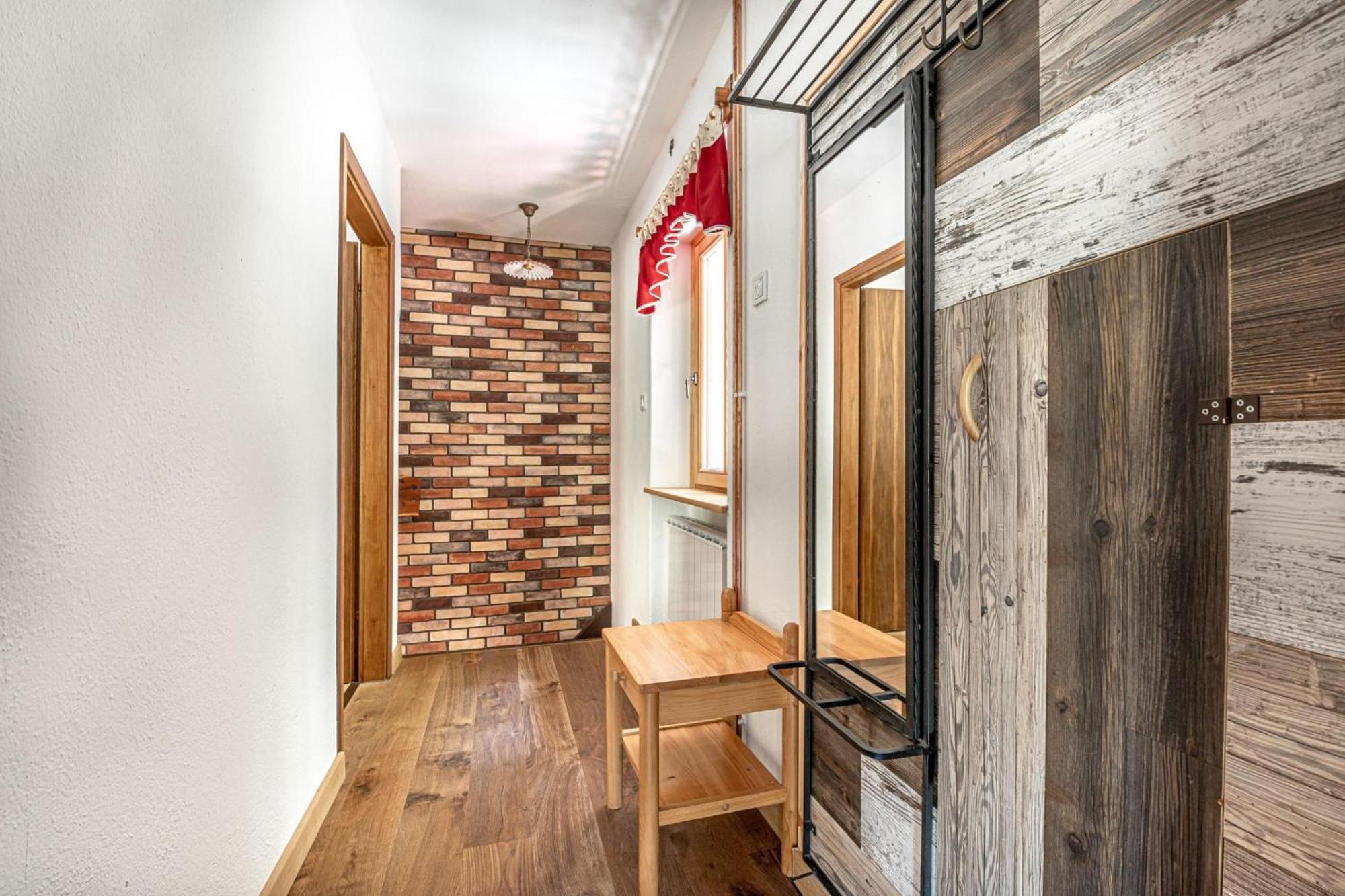 House By The Stream - Happy Rentals Avce Exterior photo