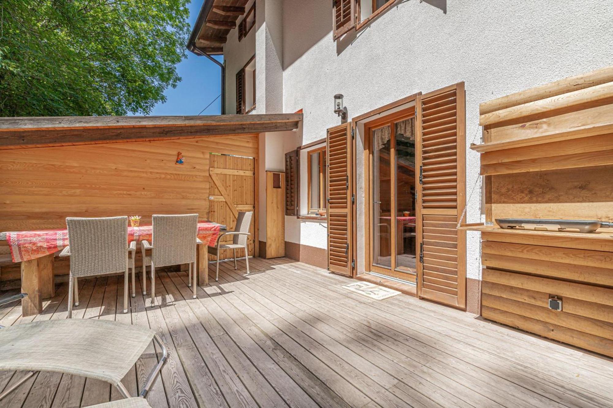 House By The Stream - Happy Rentals Avce Exterior photo